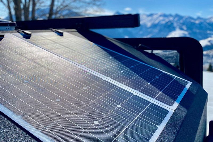 EXP-6 GT có khung bằng thép với thân vỏ bằng sợi thủy tinh, được liên kết bằng keo epoxy dày 30 mm. Nhờ vậy, Bruder EXP-6 GT có khối lượng nhẹ hơn các mẫu nhà di động khác nhưng vẫn đảm bảo sự cứng cáp.