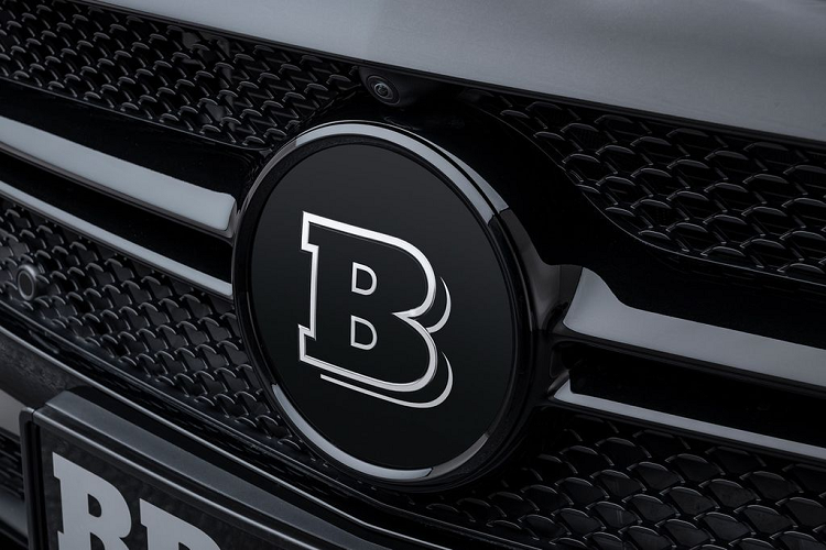 Với sức mạnh vượt trội hơn 58 mã và 60 Nm so với ban đầu, khối máy 2.0 lít 4 xy lanh tăng áp này cho phép chiếc hatchback nhỏ gọn tăng tốc từ 0 lên 100 km/h chỉ trong 4,4 giây, nhanh hơn 0,3 giây so với chiếc nguyên bản.