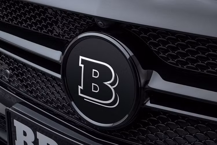 Với sức mạnh vượt trội hơn 58 mã và 60 Nm so với ban đầu, khối máy 2.0 lít 4 xy lanh tăng áp này cho phép chiếc hatchback nhỏ gọn tăng tốc từ 0 lên 100 km/h chỉ trong 4,4 giây, nhanh hơn 0,3 giây so với chiếc nguyên bản.