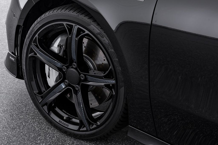 Mặc dù xuất hiện trên thị trường với mức giá “trên trời” nhưng trên thực tế, phiên bản này vẫn thua kém hai mẫu Mercedes AMG A45 và A45 S nguyên bản. Với số tiền khoảng 56.228 Euro (tương đương 1,4 tỷ đồng), bạn sẽ sở hữu một chiếc A45 mới cứng tại Đức với khối động cơ 382 mã lực và 480 Nm.