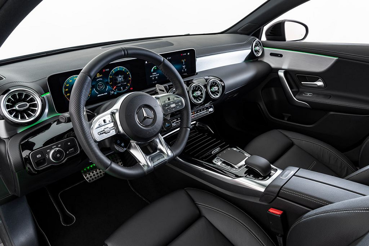Tuy nhiên, phiên bản này mới chỉ có giá 61.820 Euro (1,54 tỷ đồng). Ngoài ra, AMG A35 tại Đức có giá bán hơn 47.529 Euro (1,18 tỷ đồng) – rẻ bằng một nửa so với phiên bản từ Brabus.
