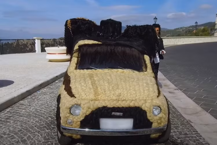 Khi được hỏi liệu cô ấy có tạo nên một chiếc xe đầy tóc khác nữa không, một chiếc có tiềm năng tạo nên kỷ lục mới, Maria nói rằng cô ấy có thể - nhưng không muốn làm thế. Có lẽ cái cảm giác biết mình tạo nên một sản phẩm độc nhất vô nhị trên thế giới là quá đủ và không cần chứng mình gì thêm nữa.