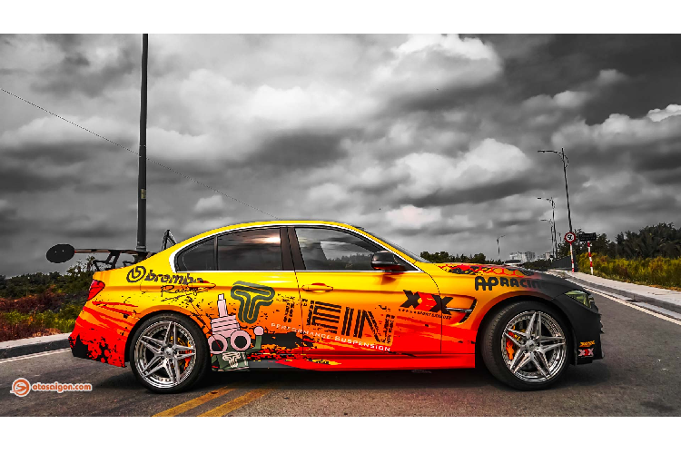 Mẫu xe sedan BMW 320i được đánh giá là có mức giá dễ tiếp cận nhất của thương hiệu xe sang Đức. Có lẽ chính vì vậy, số lượng 320i trên thị trường không quá khan hiếm và những bản độ của BMW 320i không quá khó để tìm cũng như bắt gặp trên các mặt báo.