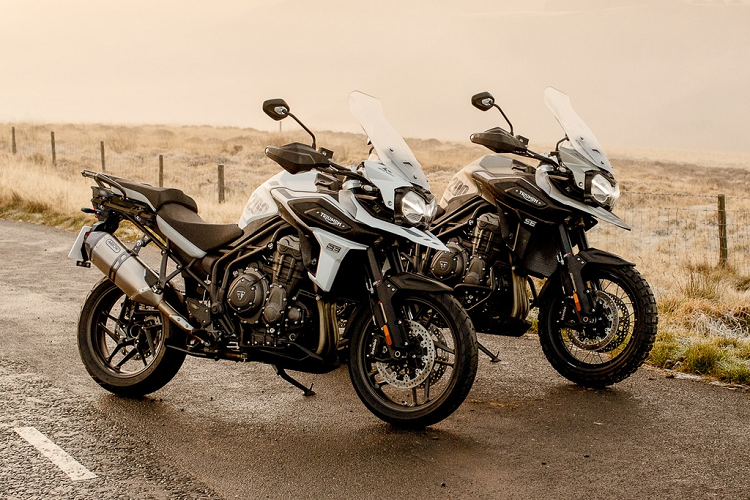 Triumph Motor Motorcycle vừa công bố 2 phiên bản đặc biệt của dòng xe touring-adventure Tiger của hãng. Hai phiên bản này là Triumph Tiger 1200 Desert 2020 và Triumph Tiger 1200 Alpine.