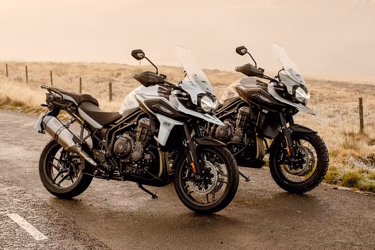 Triumph Motor Motorcycle vừa công bố 2 phiên bản đặc biệt của dòng xe touring-adventure Tiger của hãng. Hai phiên bản này là Triumph Tiger 1200 Desert 2020 và Triumph Tiger 1200 Alpine.
