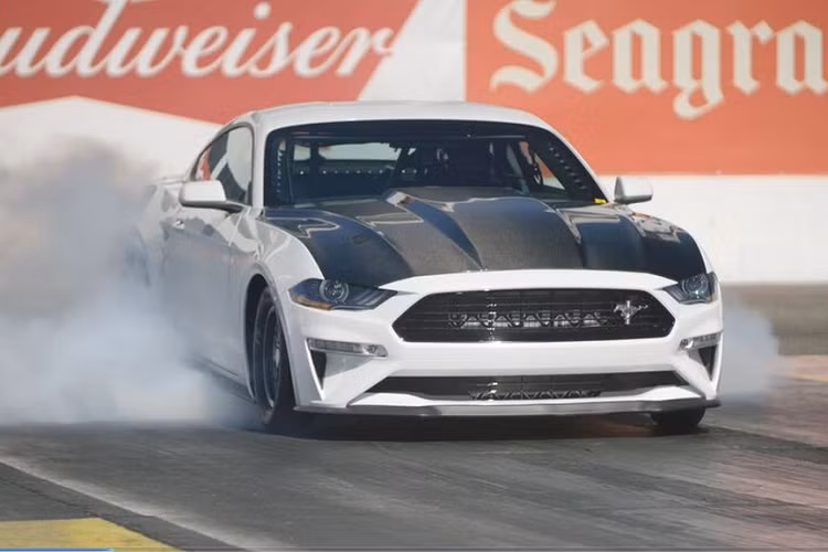 Vậy là sau những thông tin chính thức về chiếc crossover chạy điện Mustang Mach-E, hãng xe Mỹ hay cụ thể là đơn vị Ford Performance sẽ sớm giới thiệu một phiên bản Ford Mustang chạy điện năng khác trên dòng sản phẩm chủ lực này.