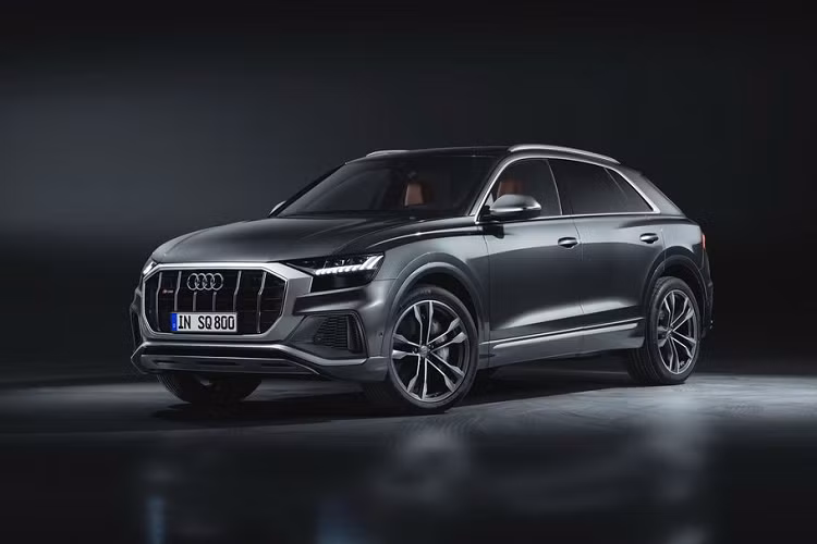 Quay trở lại quá khứ, Audi đã lần đầu đăng ký thương hiệu cho Q9 từ hồi 2013. Đồng thời, cái tên ‘SQ2’ cũng được đăng ký với dòng sản phẩm đi vào sản xuất sau đó. Audi bên cạnh đó cũng đăng ký bản quyền cho mẫu ‘SQ4’ tuy nhiên mẫu xe hiệu suất cao này vẫn chưa xuất hiện.