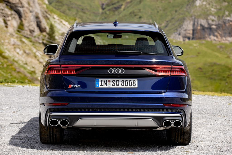 Trang Auto Bild đã đúng khi khẳng định chiếc SUV sẽ được định vị sản phẩm ngang bằng với 2 mẫu xe X7 và GLS. Ngoài ra, mẫu xe được kì vọng sở hữu một dáng dấp cổ điển với 7 chỗ ngồi và không gian thông thoáng.