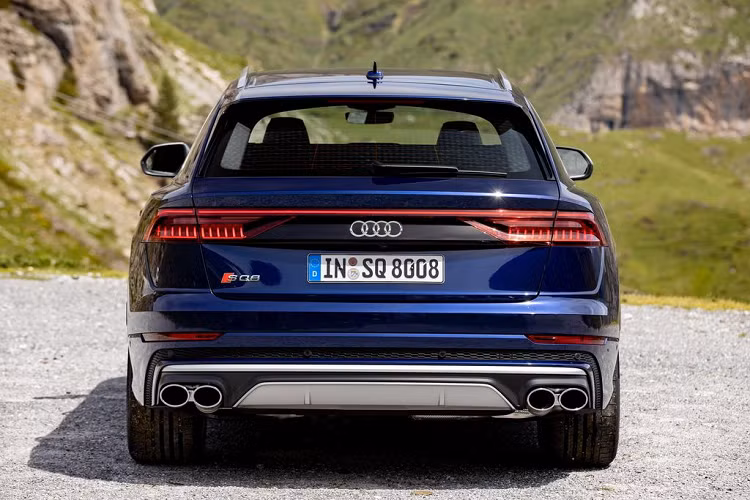 Trang Auto Bild đã đúng khi khẳng định chiếc SUV sẽ được định vị sản phẩm ngang bằng với 2 mẫu xe X7 và GLS. Ngoài ra, mẫu xe được kì vọng sở hữu một dáng dấp cổ điển với 7 chỗ ngồi và không gian thông thoáng.