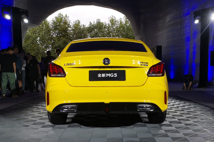 Nguồn cung cấp sức mạnh cho MG5 2021 là khối động cơ xăng 4 xi-lanh, dung tích 1,5 lít với công suất tối đa 120 mã lực. Thứ hai là động cơ xăng tăng áp, dung tích 1,5 lít, tạo ra công suất tối đa 173 mã lực. Dự kiến, MG5 2021 sẽ chính thức được giới thiệu với công chúng trong triển lãm Ô tô Bắc Kinh 2020 khai mạc vào ngày 26/9 tới đây. Hiện giá xe MG5 thế hệ mới vẫn chưa được công bố.
