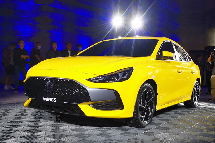 Sau Trung Quốc, mẫu sedan cỡ C này dự kiến sẽ được bày bán tại cả thị trường Đông Nam Á nhưng chưa rõ có về Việt Nam hay không. Vào hồi tháng 7/2020, thương hiệu MG cũng đã thâm nhập thị trường Việt Nam với 2 mẫu xe ZS và HS. Trong đó, MG ZS có giá dao động từ 518 - 639 triệu đồng, cạnh tranh với Ford EcoSport, Hyundai Kona, Kia Seltos và Honda HR-V. Giá bán tương ứng của MG HS là từ 788 - 999 triệu đồng, cạnh tranh với Honda CR-V, Mazda CX-5 và Hyundai Tucson.