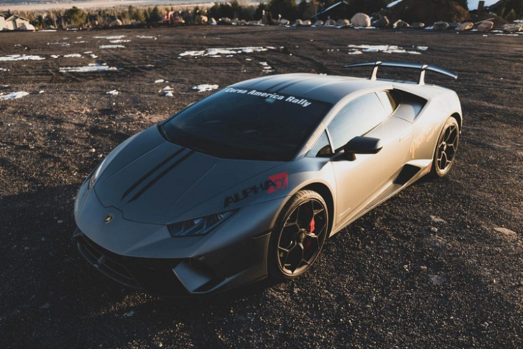 Gần đây, hãng độ AMS Performance có trụ sở tại Chicago đã nâng cấp một chiếc siêu xe Lamborghini Huracan với sức mạnh không tưởng. Có thể nó không có động cơ V12 hút khí tự nhiên như chiếc Lamborghini Squadra sắp ra mắt tới đây nhưng chắc chắn đây sẽ vẫn là một con quái vật trên đường đua đầy ấn tượng.