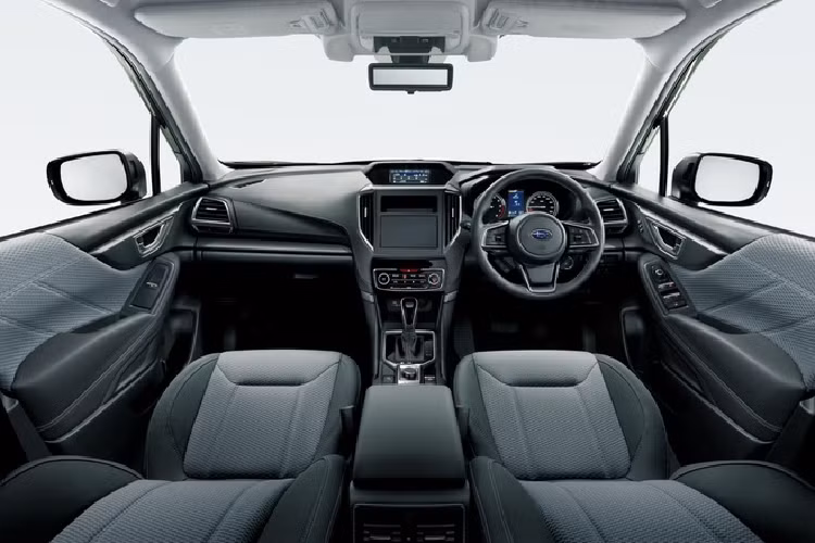 Subaru Forester X-Edition 2020 được trang bị hệ thống an toàn EyeSight Safety Plus với quan sát toàn cảnh phía trước, gương chiếu hậu thông minh, tích hợp 2 camera giảm thiểu đáng kể điểm mù trước và sau xe.
