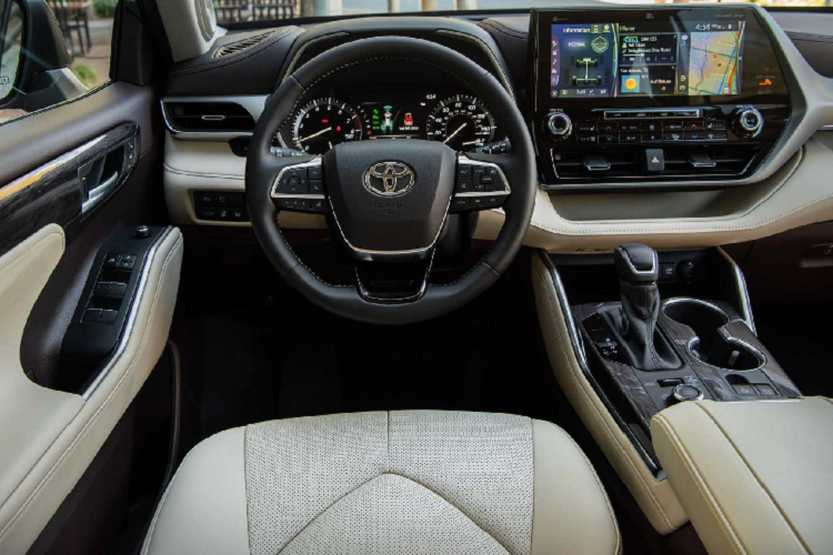 Bước sang thế hệ mới, Highlander đã được “lột xác” toàn diện về thiết kế, chia sẻ phong cách hiện đại của dòng RAV4 và Avalon thế hệ mới. Nhờ đó, thiết kế của Highlander trở nên cao cấp và ấn tượng hơn thế hệ cũ.