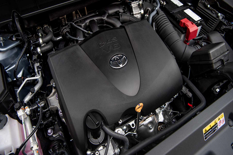 Phiên bản Limited của dòng Toyota Highlander thế hệ mới này sử dụng động cơ V6 dung tích 3.5L hút khí tự nhiên Atkinson này sản sinh công suất tối đa 295 mã lực tại 6.000 v/p và mô-men xoắn cực đại 356Nm tại 4.700 v/p, đi cùng khả năng kéo 2,2 tấn (5.000 pound). Động cơ sử dụng kết hợp với hộp số tự động 8 cấp (Direct Shift), đi kèm với hệ dẫn động bốn bánh toàn thời gian (AWD) hoặc cầu trước (FWD).