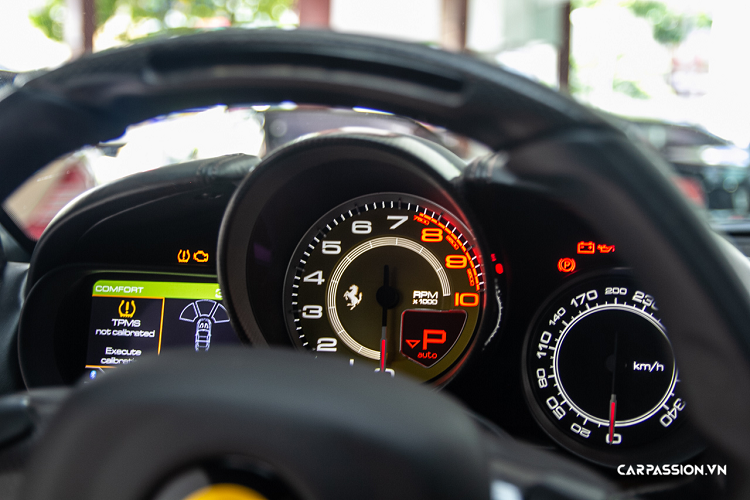 Đây là chiếc xe mui trần nên chính vì thế mà phần mui có thể đóng/mở chỉ trong vòng khoảng 16 giây.