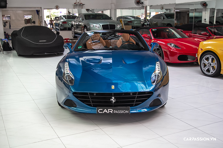 Ferrari California T được trang bị động cơ V8 tăng áp kép dung tích 3.9 lít, sản sinh công suất lên tới 552 mã lực, mô men xoắn cực đại lên tới 755 Nm.
