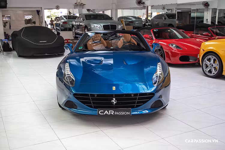 Ferrari California T được trang bị động cơ V8 tăng áp kép dung tích 3.9 lít, sản sinh công suất lên tới 552 mã lực, mô men xoắn cực đại lên tới 755 Nm.