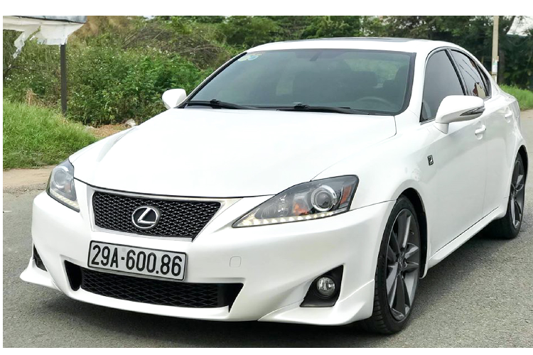 Chiếc Lexus IS 250 F-Sport đời 2011 này là một gợi ý dành cho những ai đang muốn nâng cấp lên xe sang để trải nghiệm với số tiền vừa phải, và chi phí nuôi dễ chịu hơn xe Đức. Hơn hết, người mua sẽ thụ hưởng được nhiều giá trị mà nó mang lại như: thương hiệu sang trọng, lịch lãm, khả năng vận hành mạnh mẽ, đầm chắc và độ an toàn cao,... điều mà người mua sẽ không tìm thấy khi lựa chọn “đập hộp” các mẫu xe phổ thông trong tầm giá 1 tỷ đồng.