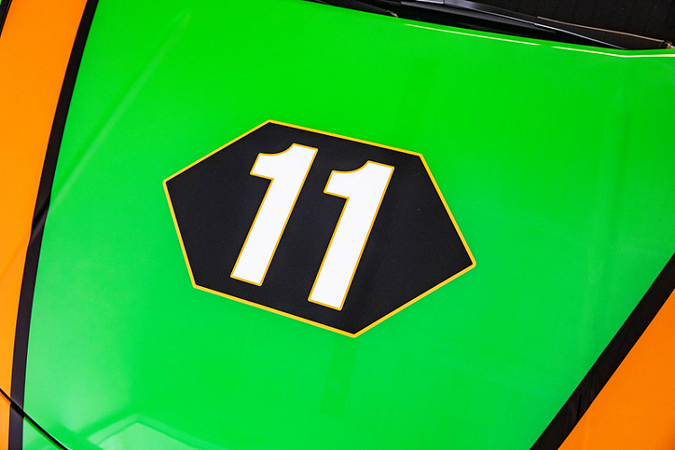 Ở ngoại thất, Huracán EVO sẽ có được màu sơn Verde Egeria làm chủ đạo, trong khi những đường kẻ sọc màu cam được hoàn thiện bằng màu sơn Arancio Aten và được ngăn cách với nhau bằng đường viền màu đen, phỏng theo màu sơn của chiếc Huracán GT3. Số “11” của chiếc xe giành chiến thắng cũng được đặt trên nắp capo cũng như ở đuôi xe.