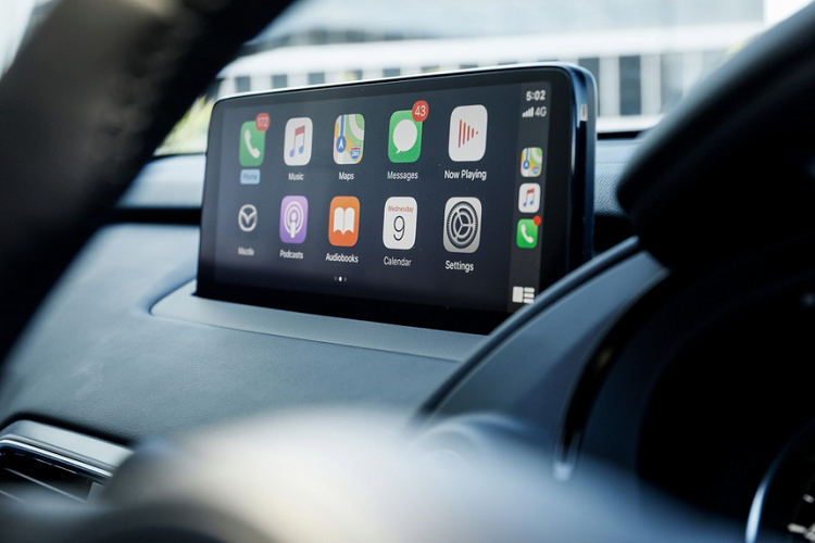 Nội thất của phiên bản này cũng sử dụng màu đen làm màu chủ đạo, kết hợp cùng các đường chỉ khâu màu đỏ và chất liệu da màu đỏ. 3 phiên bản mới của dòng xe CX-9 đều được trang bị động cơ xăng tăng áp SkyActiv-G 2.5L, sản sinh công suất 228 mã lực và mô-men xoắn cực đại 420 Nm. Động cơ kết hợp với hộp số 6 cấp và hệ dẫn động cầu trước hoặc tùy chọn dẫn động 4 bánh.