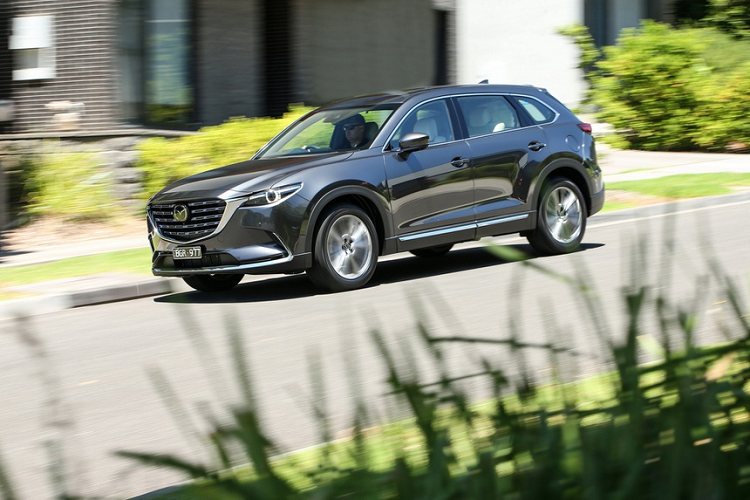 Giá bán của 3 phiên bản CX-9 mới bắt đầu từ 34.780 USD cho phiên bản GT SP, từ 55.868 USD cho phiên bản Azami LE. Phiên bản giới hạn 100th Anniversary Special Edition có giá khởi điểm 54.884 USD.