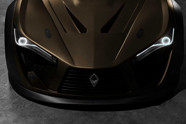 Felino CB7R 2020 mới được “thiết kế bởi một tay đua để mang lại trải nghiệm lái xe và cảm xúc chưa từng có cho chủ sở hữu”. Xe sở hữu động cơ 6,2 lít V8 tiêu chuẩn, sản sinh công suất cực đại 525 mã lực và mô-men xoắn cực đại 629 Nm.