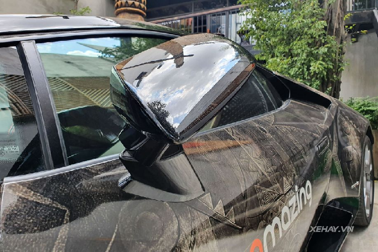 Động cơ V10 của Huracan lần được tiên được kết hợp cả hai chế độ phun xăng điện tử trực tiếp và phun xăng điện tử đa điểm. Với hộp số ly hợp kép 7 cấp, hệ dẫn động 4 bánh, siêu xe có thể tăng tốc từ 0-100 km/h trong 3,2 giây trước khi đạt vận độ tối đa 325 km/h. Ngoài ra, cũng như nhiều dòng xe Lamborghini khác, Huracan LP 610-4 có 3 chế độ lái gồm Strada (Đường phố), Sport (Thể thao) và Corsa (Đường đua).