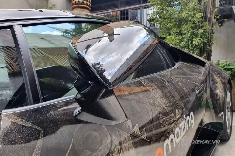 Động cơ V10 của Huracan lần được tiên được kết hợp cả hai chế độ phun xăng điện tử trực tiếp và phun xăng điện tử đa điểm. Với hộp số ly hợp kép 7 cấp, hệ dẫn động 4 bánh, siêu xe có thể tăng tốc từ 0-100 km/h trong 3,2 giây trước khi đạt vận độ tối đa 325 km/h. Ngoài ra, cũng như nhiều dòng xe Lamborghini khác, Huracan LP 610-4 có 3 chế độ lái gồm Strada (Đường phố), Sport (Thể thao) và Corsa (Đường đua).