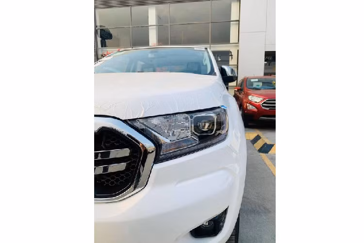 So với phiên bản Wildtrak 4x4, phiên bản Limited 4x4 AT có giá dễ chịu hơn khá nhiều nhưng vẫn mang đầy đủ các trang bị hiện đại