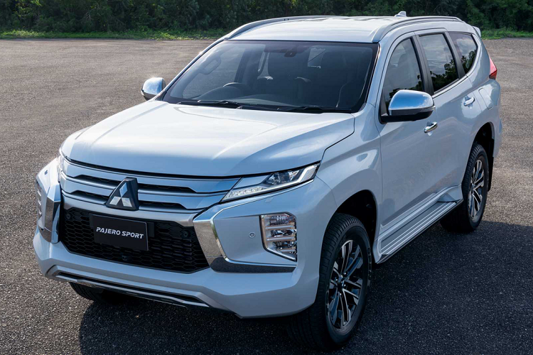 Về mặt công nghệ hỗ trợ, Mitsubishi Pajero Sport Elite Edition được trang bị hệ thống cân bằng điện tử, phanh khẩn cấp tự động, hệ thống hạn chế tình trạng tăng tốc đột ngột, hệ thống hỗ trợ giữ làn, camera 360 độ và hệ thống giám sát hành trình thích ứng cao cấp.
