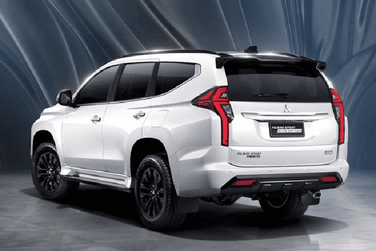 Tại trường Thái Lan, giá xe Mitsubishi Pajero Sport Elite Edition mới khởi điểm 1,66 triệu Baht (tương đương khoảng 1,22 tỷ đồng). Trong tương lai, có thể Mitsubishi Việt Nam sẽ mẫu xe này về thị trường Việt Nam, hiện tại giá xe Mitsubishi Pajero Sport mới nhất khởi điểm ở mức 980,5 triệu đồng, phiên bản cao cấp nhất Premium trang bị máy xăng AT 4x4 có giá 1,25 tỷ đồng.