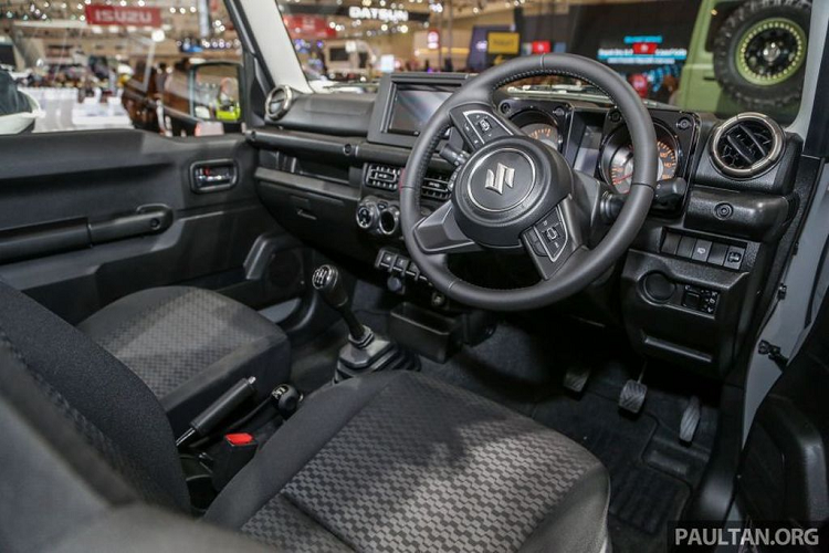 Ngoài ra, thương hiệu Suzuki được cho là đang trở lại thị trường Malaysia thông qua Tập đoàn Naza và rất có thể, thông tin này gợi ý về một phiên bản Jimny 5 cửa sản xuất tại Ấn Độ. Với 5 cánh cửa và thân hình dài hơn, Jimny rất có thể sẽ “làm mưa làm gió” tại đây.