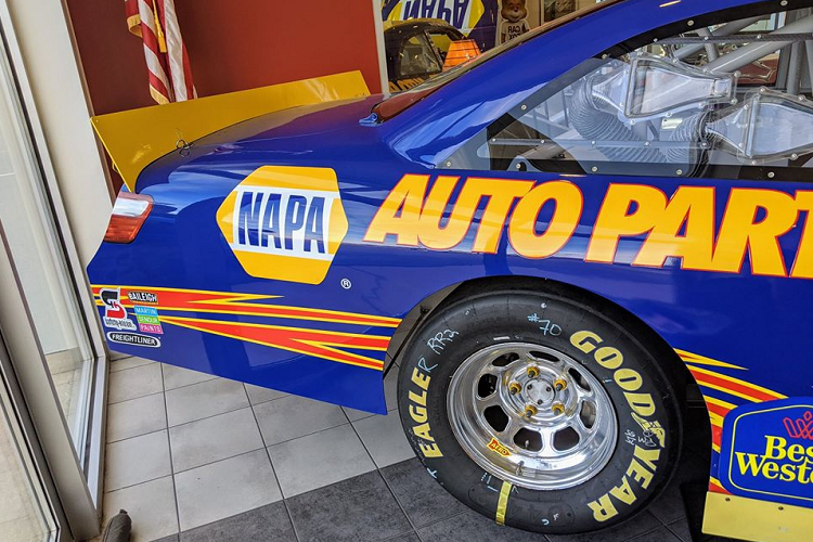 NASCAR được xem là giải đua xe thể thao danh giá nhất nước Mỹ, giải đua này được tổ chức lần đầu tiên vào năm 1984. Mỗi giải đua NASCAR có khoảng 1.500 tay đua tranh tài với 3 hạng mục là Sprint Cup, Nationwide Series và Craftsman Truck Series.