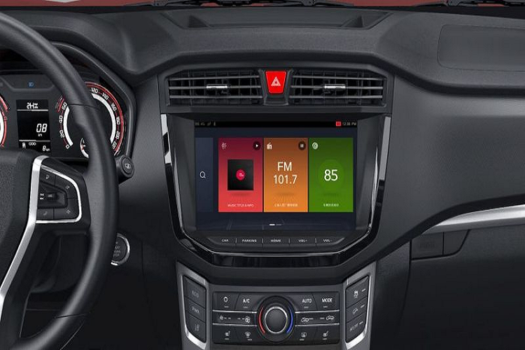 Động cơ của bán tải Maxus T60 được kết nối với hộp số tự động Punch 6 cấp và hệ thống dẫn động bốn bánh điện tử BorgWarner, có thể thay đổi linh hoạt thay đổi giữa các chế độ 2H-4H-4L ngay cả khi xe đang chạy. Xe có 3 chế độ lái: Normal, Eco và Power, đồng thời sở hữu bộ khóa vi sai cơ học Eaton mà theo Maxus tuyên bố là “loại khóa vi sai cơ học tốt nhất trên thế giới”.