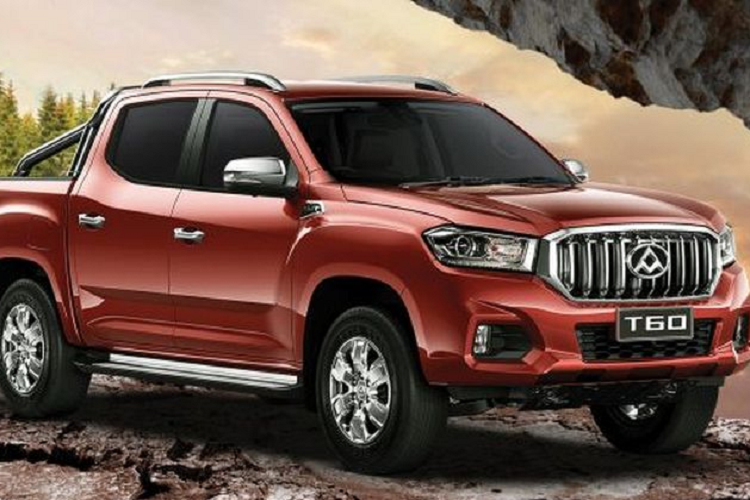 Maxus T60 được cung cấp với 6 màu ngoại thất: Obsidian Black, Agate Red, Lava Grey, Blanc White, Aurora Silver và Ocean Blue. Giá xe Maxus T60 4WD Automatic bán ra từ 99.888 RM (khoảng 565,6 triệu đồng).