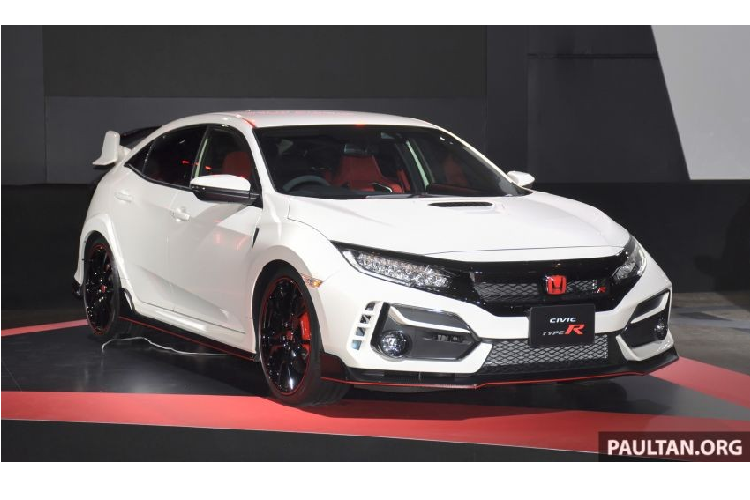 Một trong những bất ngờ lớn nhất tại triển lãm Tokyo Auto Salon 2020 hiện đang diễn ra tại Nhật Bản chính là màn ra mắt của mẫu xe Honda Civic Type R 2020 phiên bản nâng cấp. Không chỉ cải tiến về thiết kế, mẫu xe hatchback hiệu suất cao này còn được nâng cấp cả bên trong để mang đến cảm giác lái sắc sảo hơn.
