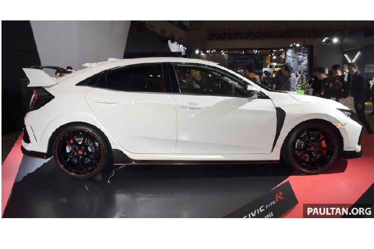 Trong khi đó, ở một số thị trường khác, động cơ của xe tạo ra công suất tối đa 320 mã lực. Con số tương ứng của Honda Civic Type R 2020 ở thị trường Malaysia là 310 mã lực. Trong khi đó, mô-men xoắn cực đại của xe là 400 Nm tại dải tua máy từ 2.500 - 4.500 vòng/phút.