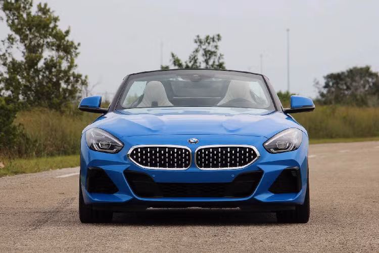 Trên thị trường, BMW Z4 là đối thủ cạnh tranh trực tiếp với Porsche Boxster 718, Audi TT Roadster hay Mercedes-Benz SLC.