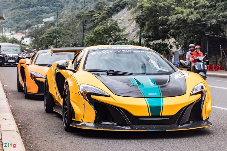 Thay vào đó, chiếc 650S Spider của đại gia Cần Thơ mới được giới mộ điệu quan tâm nhiều nhất. Dù là xe nguyên bản, chiếc McLaren 650S Spider của đại gia Cần Thơ vẫn gây chú ý với lai lịch của mình.