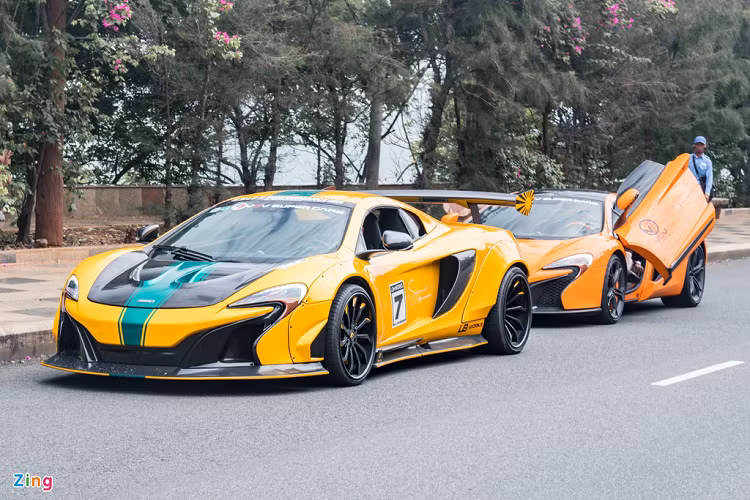 Hành trình siêu xe TP.HCM - Vũng Tàu cuối tuần qua quy tụ dàn xe lên đến hơn 10 chiếc, trị giá hơn 100 tỷ đồng. Đáng chú ý nhất không phải là những siêu xe độ hầm hố như Lamborghini Aventador với gói độ phiên bản 50 Anniversario hay McLaren 650S Spider độ Liberty Walk. 