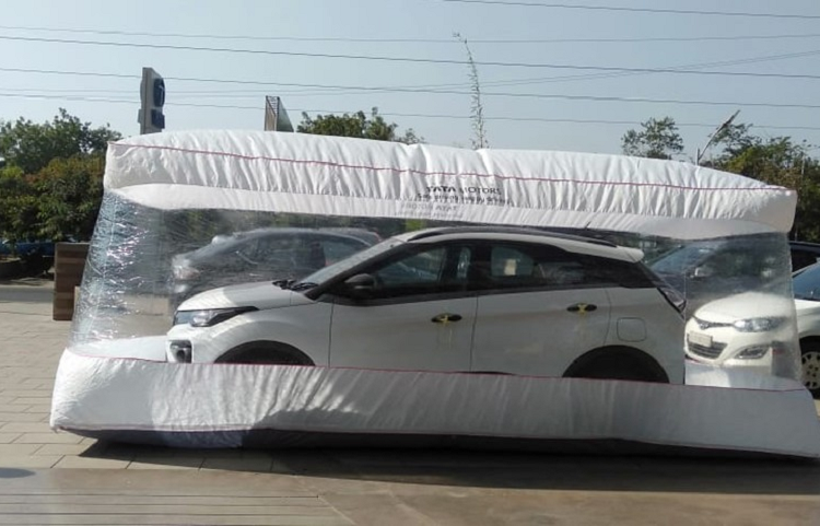 Chong dai dich Covid-19, Tata boc oto trong bong bong giao khach-Hinh-2