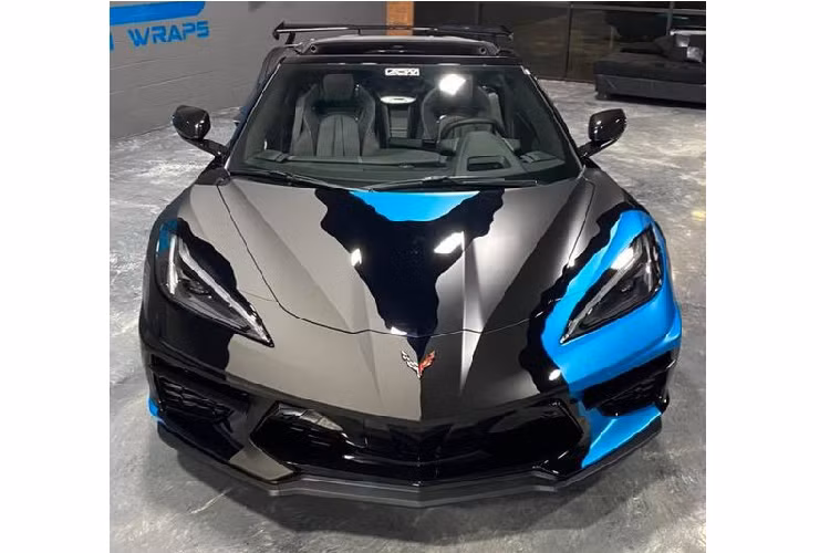 Bên cạnh những thay đổi trực quan, phiên bản Corvette này dường như sẽ còn được nâng cấp hiệu suất vận hành, thông qua hệ thống cơ khí và phần mềm trong thời gian tới. Vào Tháng 1 vừa qua, Hennessey Performance cũng đã từng chia sẻ về dự án ‘hack’ bộ phận ECU của Corvette, qua đó tăng sức mạnh cho chiếc xe thể thao 2 cửa.