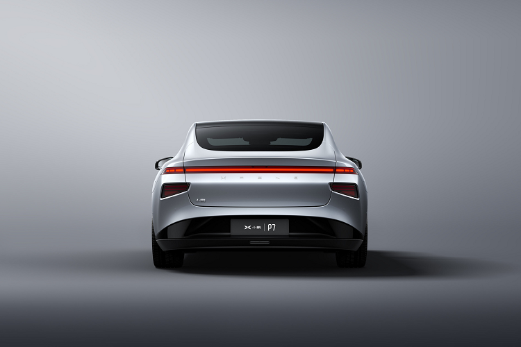 Xpeng cũng cung cấp một biến thể giá cả phải chăng hơn với một động cơ điện duy nhất cung cấp 263 mã lực. Trang bị tiêu chuẩn cho cả 2 phiên bản sẽ là hệ dẫn động 4 bánh.