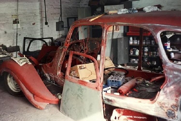 Đến cuối cùng, 35 năm trôi qua và chi phí khoảng 50.000 – 60.000 bảng Anh (tương đương 1,4 – 1,7 tỷ đồng), chiếc Citroen cực hiếm này đã có một sự sống mới