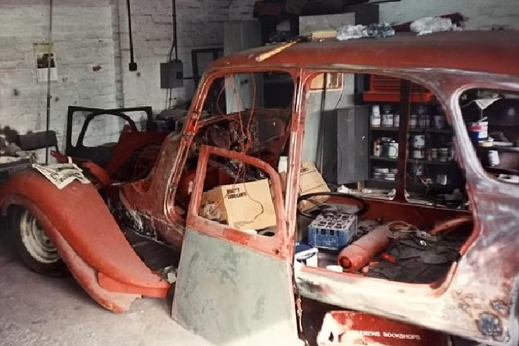 Đến cuối cùng, 35 năm trôi qua và chi phí khoảng 50.000 – 60.000 bảng Anh (tương đương 1,4 – 1,7 tỷ đồng), chiếc Citroen cực hiếm này đã có một sự sống mới