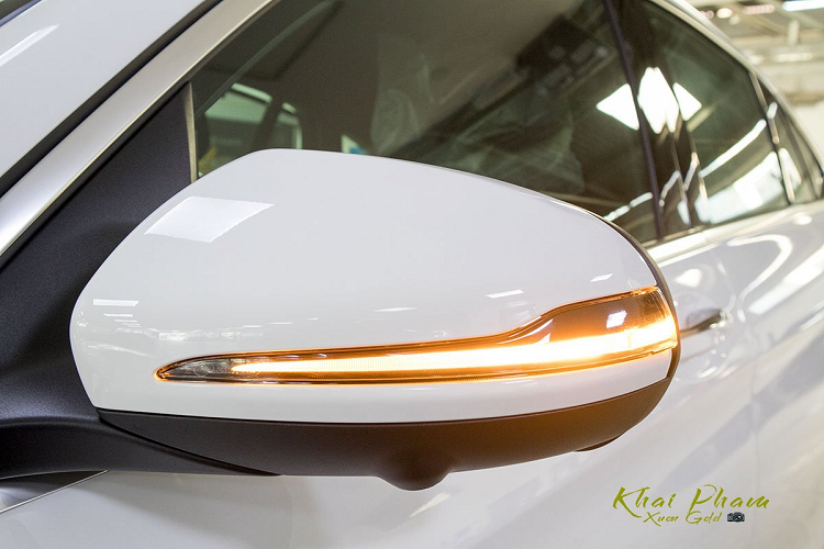 Mercedes-Benz GLC 300 Coupe 2020 sở hữu kích thước tổng thể chiều Dài x Rộng x Cao tương ứng là 4.750 x 1.900 x 1.600 (mm), chiều dài cơ sở đạt 2.873 mm. Thông số trên bản Coupe chỉ có chiều cao thấp hơn đôi chút so với bản SUV, điều này tương ứng với thiết kế dạng dốc mái của xe.