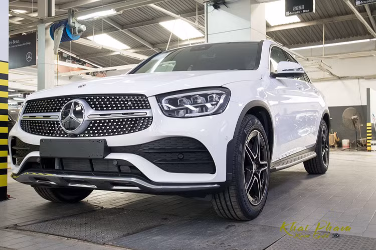 Được biết, Mercedes-Benz GLC 300 4Matic Coupe 2020 nhập khẩu đã về đến đại lý Mercedes-Benz Haxaco Hà Nội với mức giá 3,069 tỷ đồng