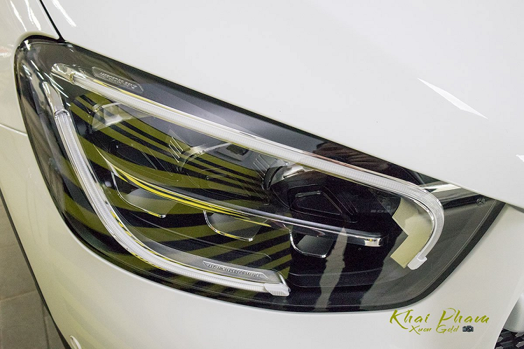 Do là xe nhập khẩu nên giá xe Mercedes-Benz GLC 300 Coupe 2020 sẽ có mức giá đắt hơn 400 triệu đồng so với GLC 300 4Matic CKD ra mắt cùng đợt hồi đầu tháng 3 này. Đổi lại, khách hàng sẽ được trải nghiệm một số trang bị đã không còn hiện diện trên bản lắp ráp trong nước của GLC 300 4 Matic 2020.