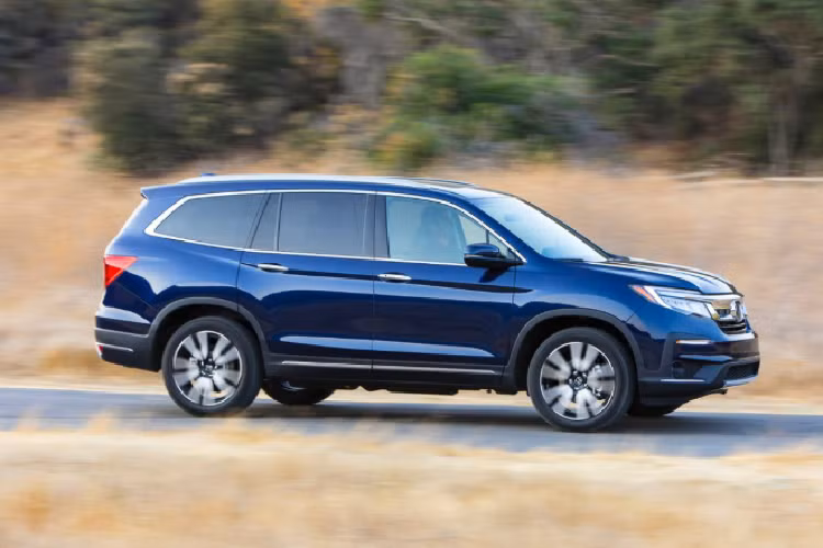 Với bản Elite, chiếc xe sẽ sở hữu ghế thương gia cho cả 7 chỗ ngồi, cửa sổ trời kép, hệ thống làm mát ghế, chống chói, gương chiếu hậu gập điện và vô lăng có sưởi. Bản này có giá từ 48.420 USD (1,12 tỷ đồng).